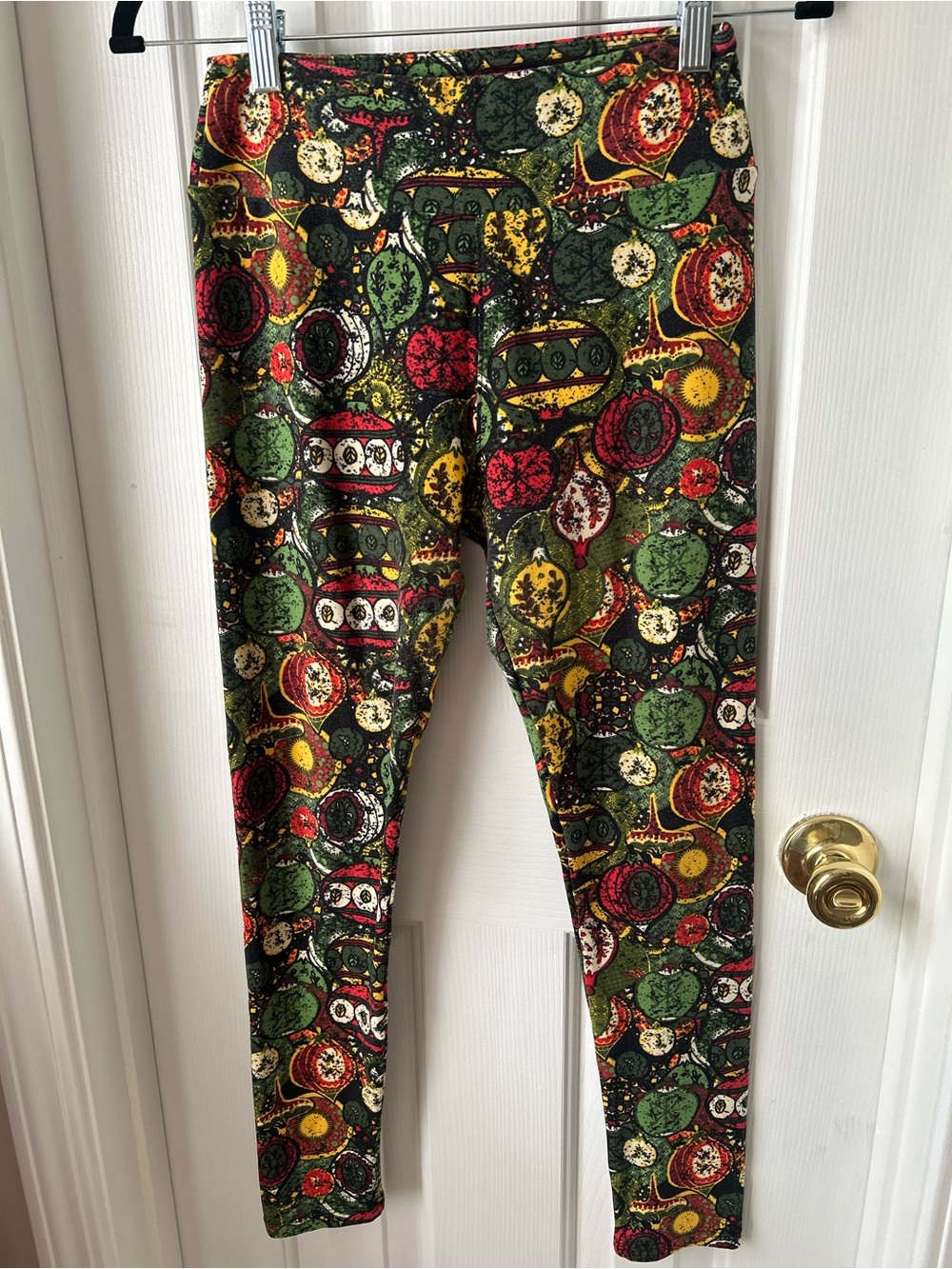 LULAROE CHRISTMAS ORNAMENT PRINT LEGGINGS. ONE SIZE.